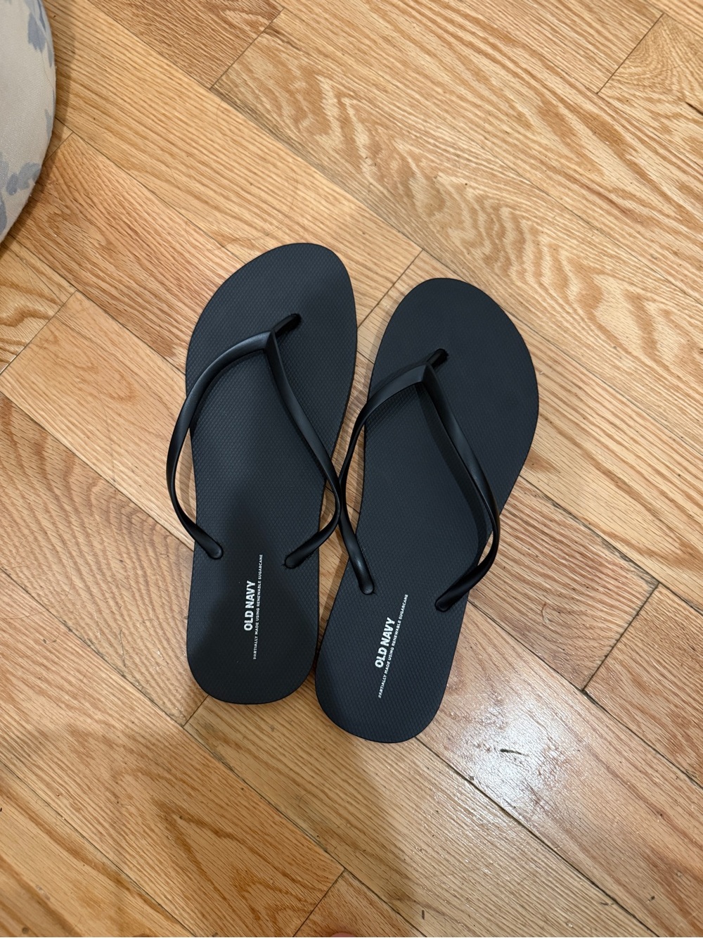 Old Navy Black Slim Strap Flip Flops